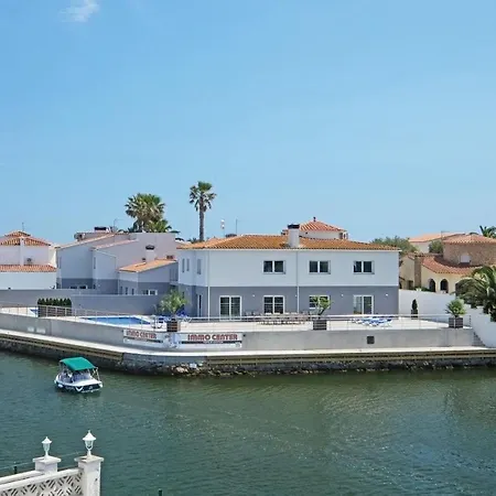 Costa Canal Villa *